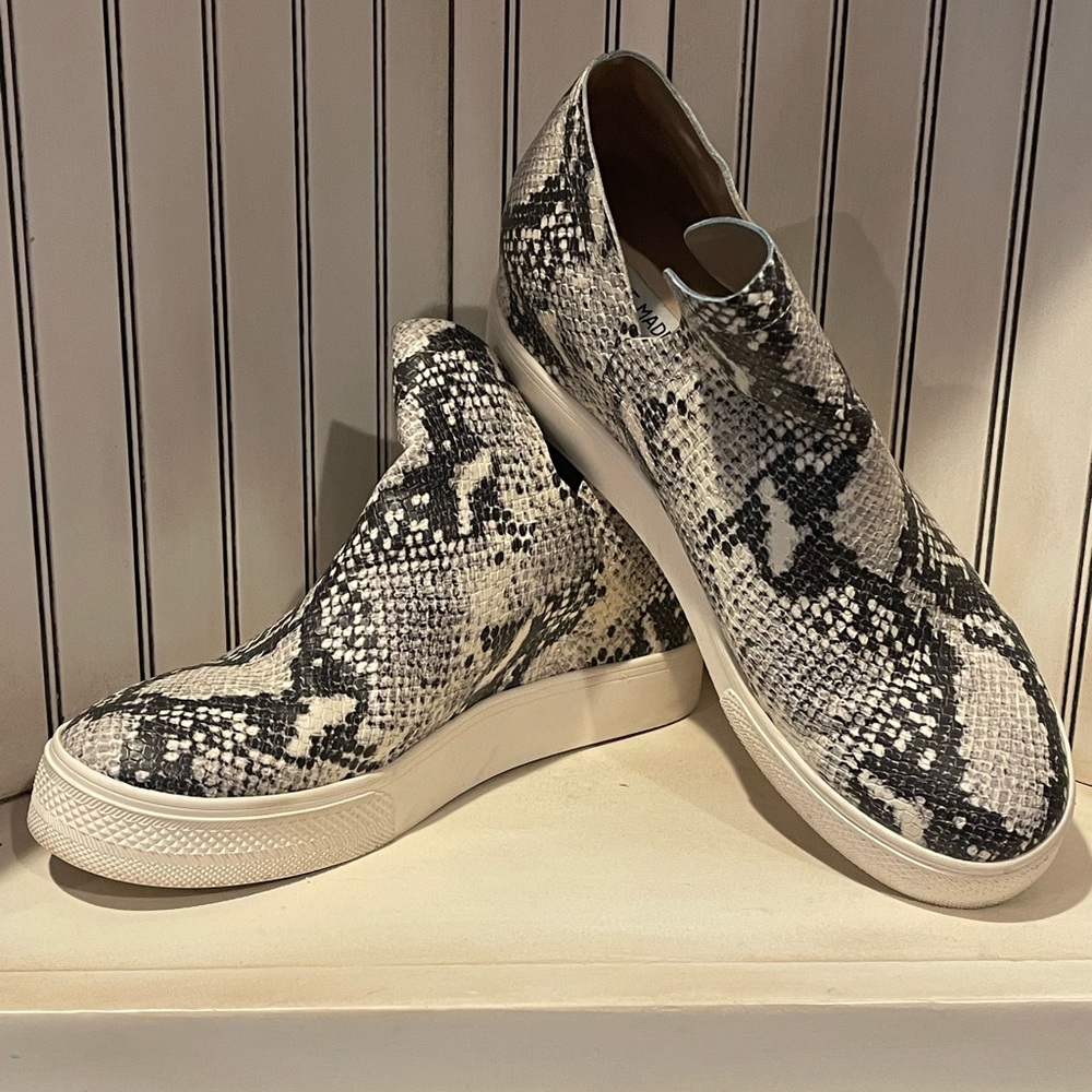 🪱🪱Steve Madden Wrangler wedges in SNAKESKIN! 😍😍🪱🪱